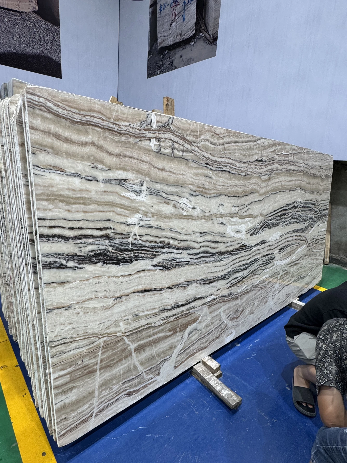 Slabs viewed during a collected material-selection visit.