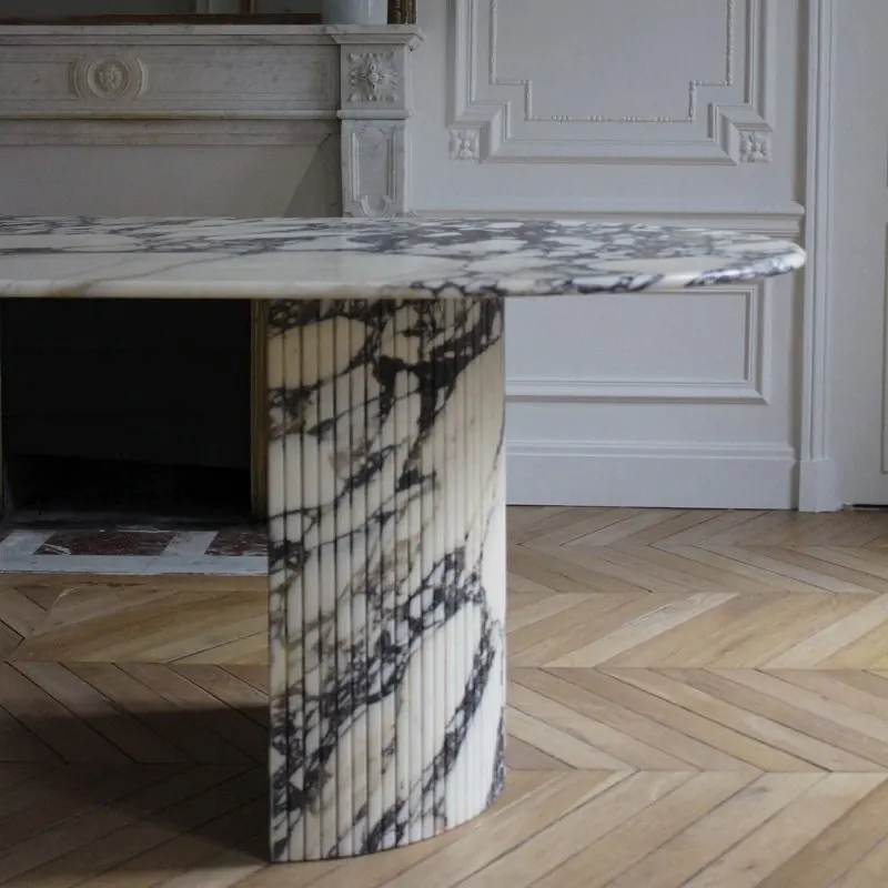 Vale table seen from the end