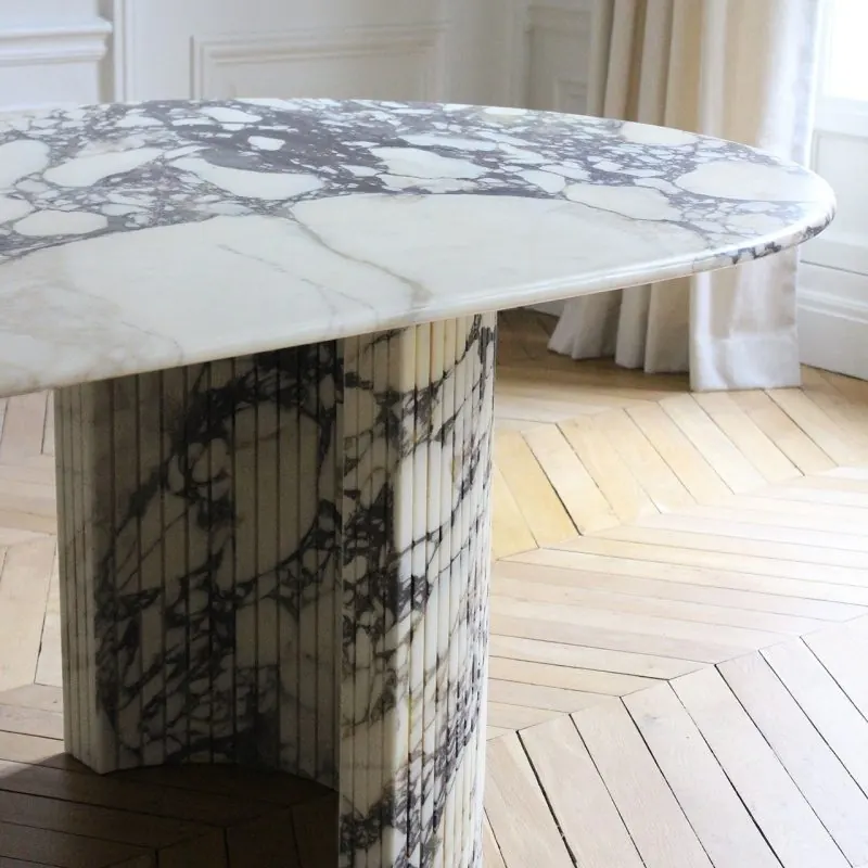 Calacatta Viola veining on the top