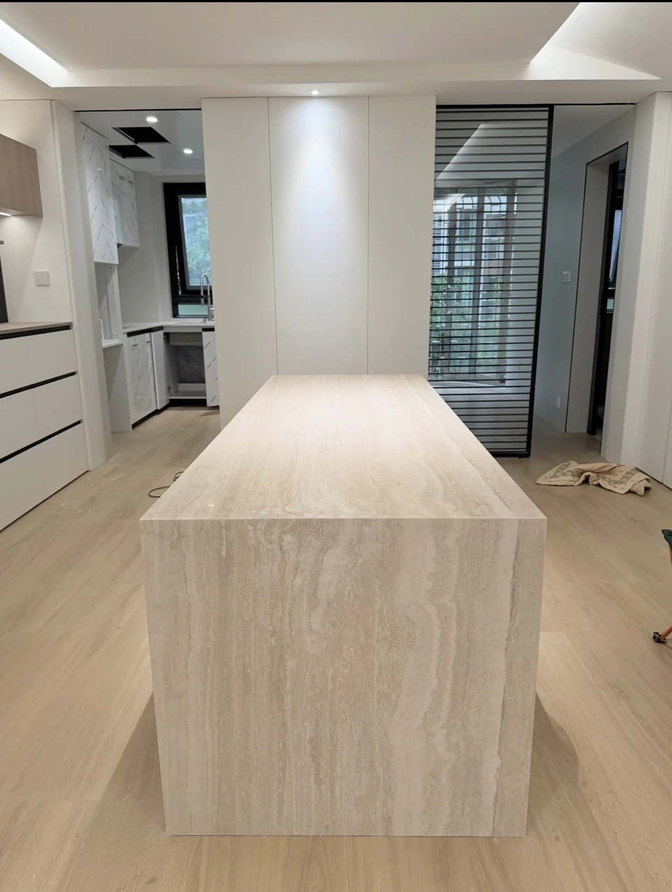 Stone edge profiles: choose the section, corners and finish together